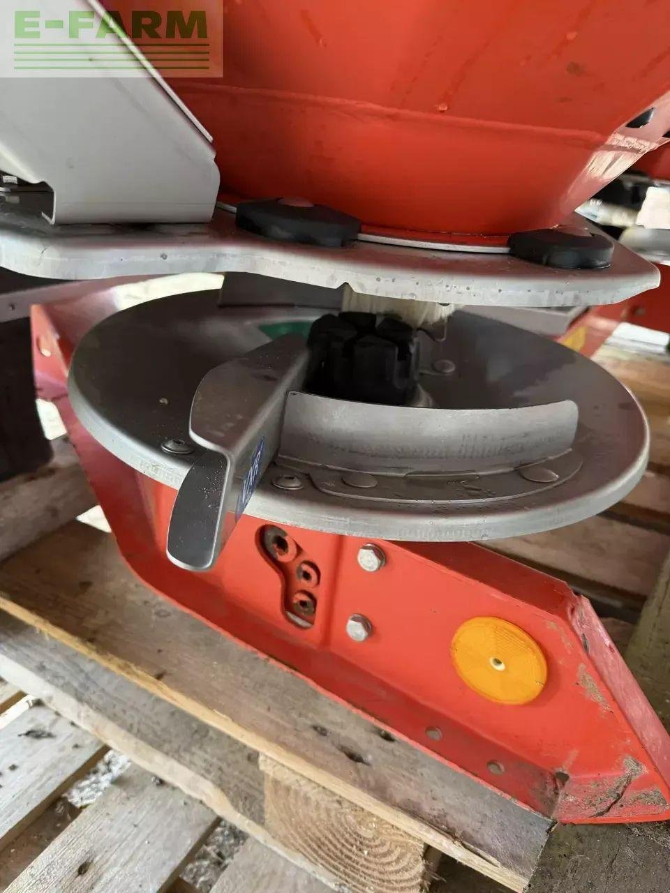 Düngerstreuer van het type Kuhn axis 40.1 d t25, Gebrauchtmaschine in CHAUVONCOURT (Foto 7)