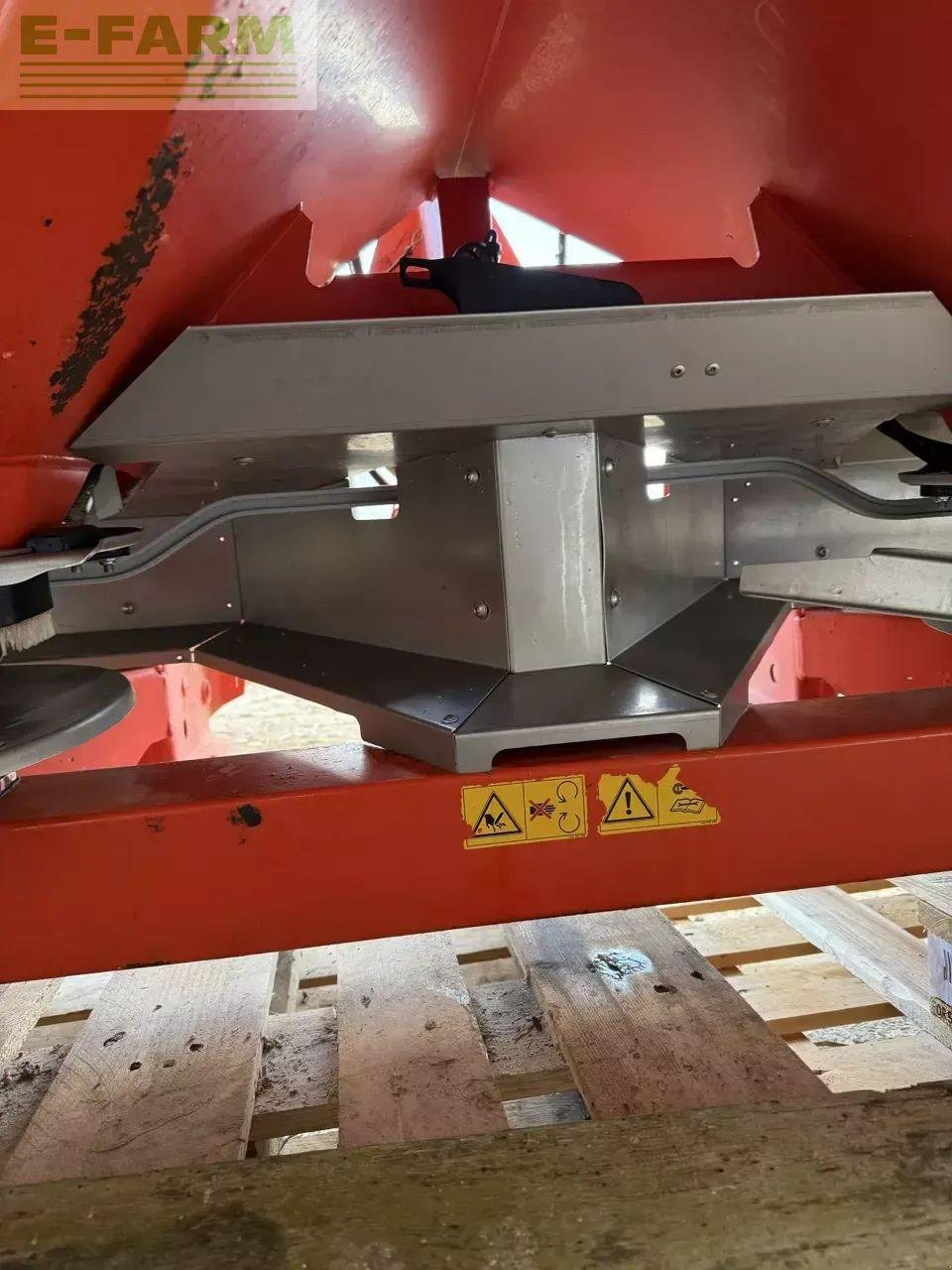 Düngerstreuer van het type Kuhn axis 40.1 d t25, Gebrauchtmaschine in CHAUVONCOURT (Foto 9)