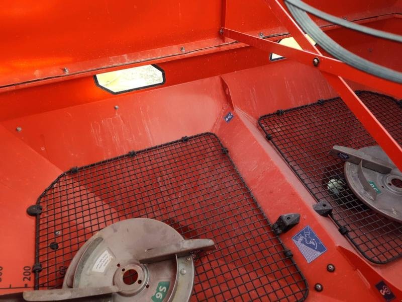 Düngerstreuer типа Kuhn AXIS 40.1, Gebrauchtmaschine в CHAUMESNIL (Фотография 7)