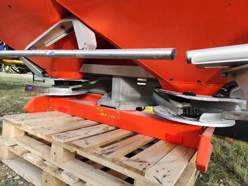 Düngerstreuer типа Kuhn AXIS 40.1, Gebrauchtmaschine в CHAUMESNIL (Фотография 6)