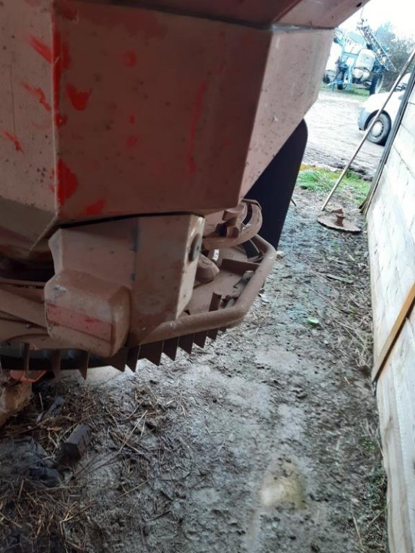 Düngerstreuer za tip Kuhn Axis 40.1, Gebrauchtmaschine u Guichen (Slika 4)