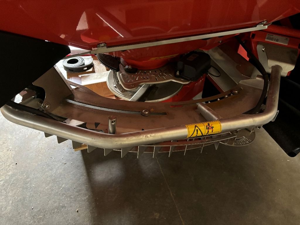 Düngerstreuer типа Kuhn AXIS 40.2 M-EMC W ISOBUS, Gebrauchtmaschine в CAILLOUET-ORGEVILLE (Фотография 3)