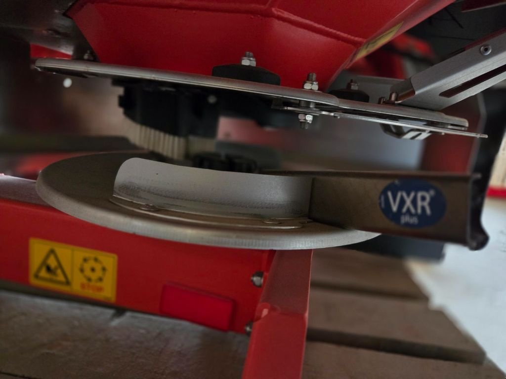 Düngerstreuer tipa Kuhn AXIS 40.2 M-EMC W V8, Gebrauchtmaschine u BRECEY (Slika 9)