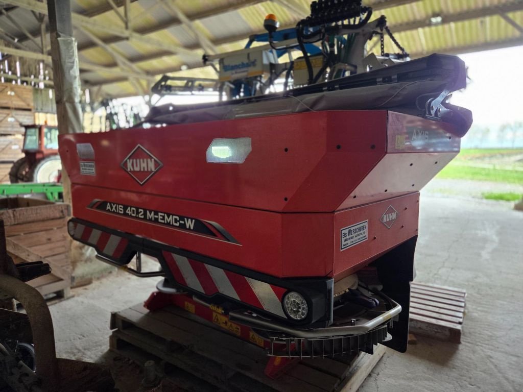 Düngerstreuer tipa Kuhn AXIS 40.2 M-EMC W V8, Gebrauchtmaschine u BRECEY (Slika 3)