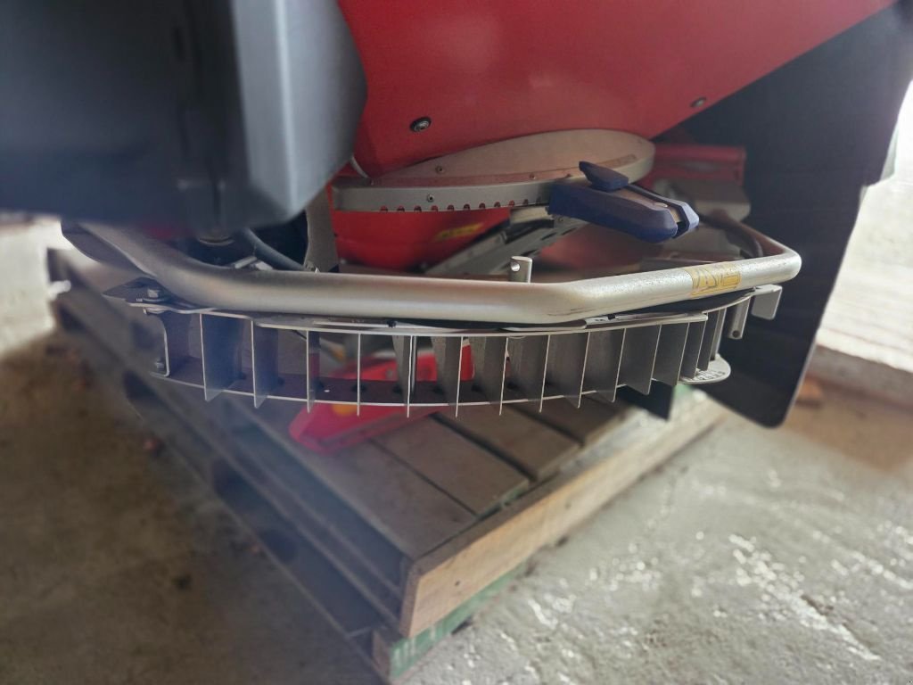 Düngerstreuer tipa Kuhn AXIS 40.2 M-EMC W V8, Gebrauchtmaschine u BRECEY (Slika 8)