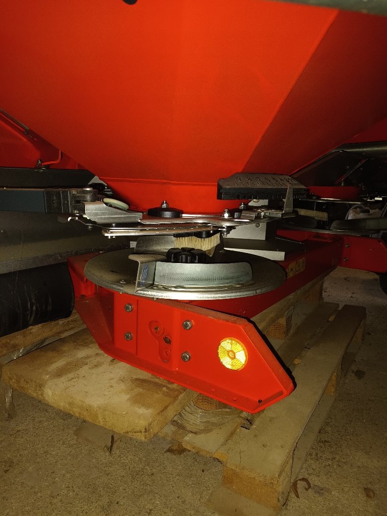 Düngerstreuer du type Kuhn Axis 40.2 M-EMC W VS Dynamic, Gebrauchtmaschine en LIGNY LE CHATEL (Photo 8)
