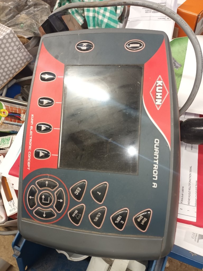 Düngerstreuer du type Kuhn Axis 40.2 M-EMC W VS Dynamic, Gebrauchtmaschine en LIGNY LE CHATEL (Photo 6)