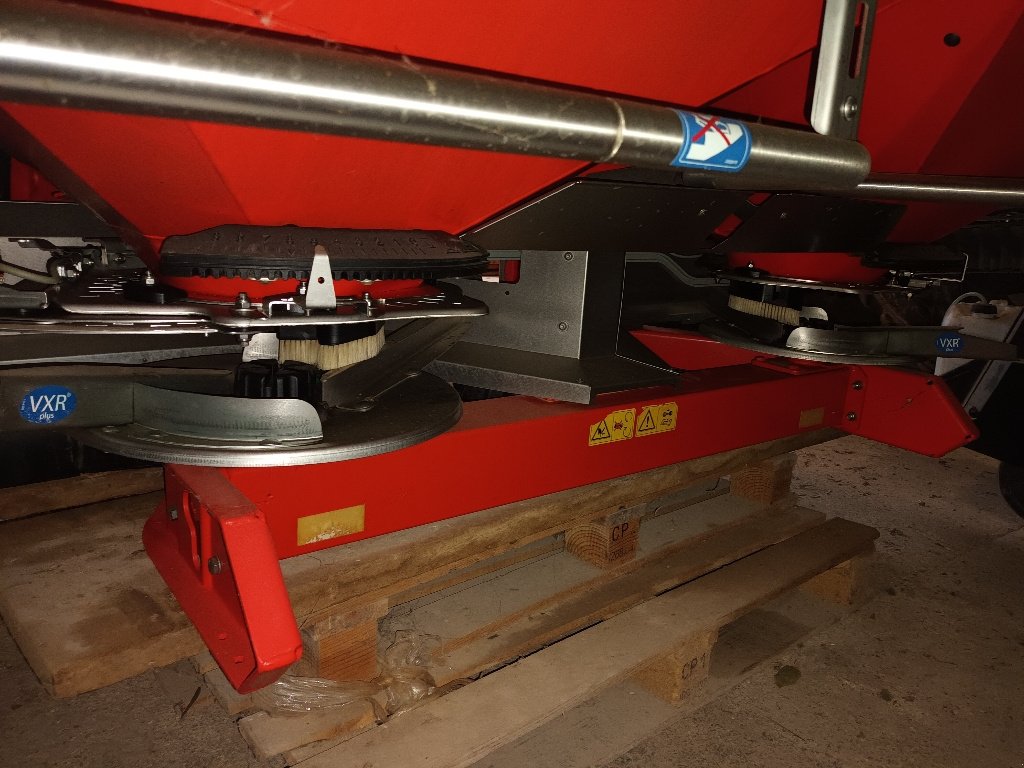 Düngerstreuer du type Kuhn Axis 40.2 M-EMC W VS Dynamic, Gebrauchtmaschine en LIGNY LE CHATEL (Photo 5)