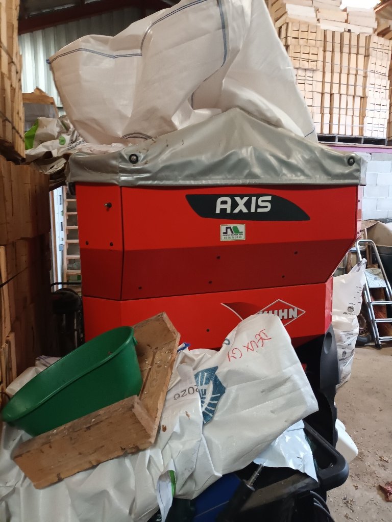 Düngerstreuer du type Kuhn Axis 40.2 M-EMC W VS Dynamic, Gebrauchtmaschine en LIGNY LE CHATEL (Photo 3)