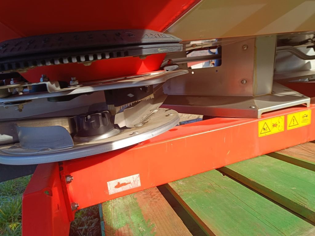 Düngerstreuer типа Kuhn AXIS 40.2 M-EMC, Gebrauchtmaschine в Lérouville (Фотография 7)
