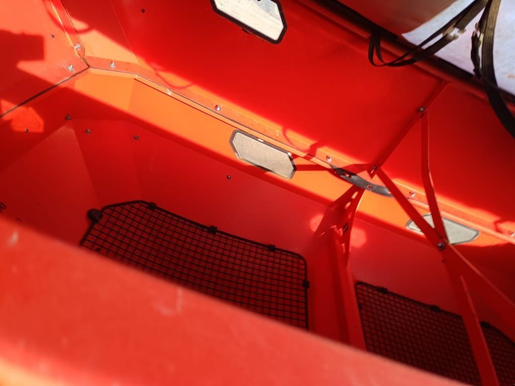 Düngerstreuer типа Kuhn AXIS 40.2 M-EMC, Gebrauchtmaschine в Lérouville (Фотография 10)