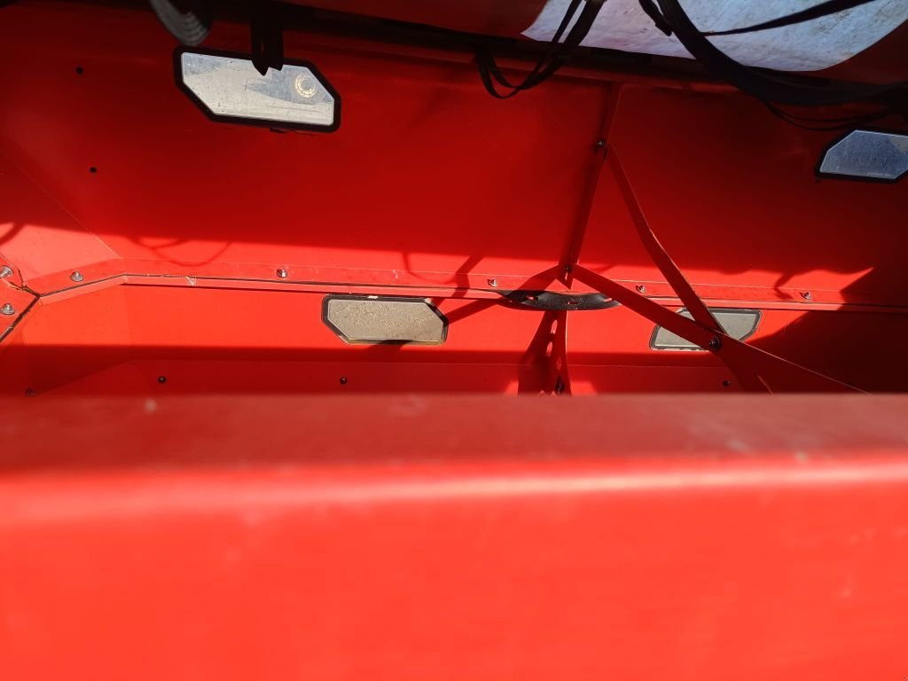 Düngerstreuer типа Kuhn AXIS 40.2 M-EMC, Gebrauchtmaschine в Lérouville (Фотография 5)