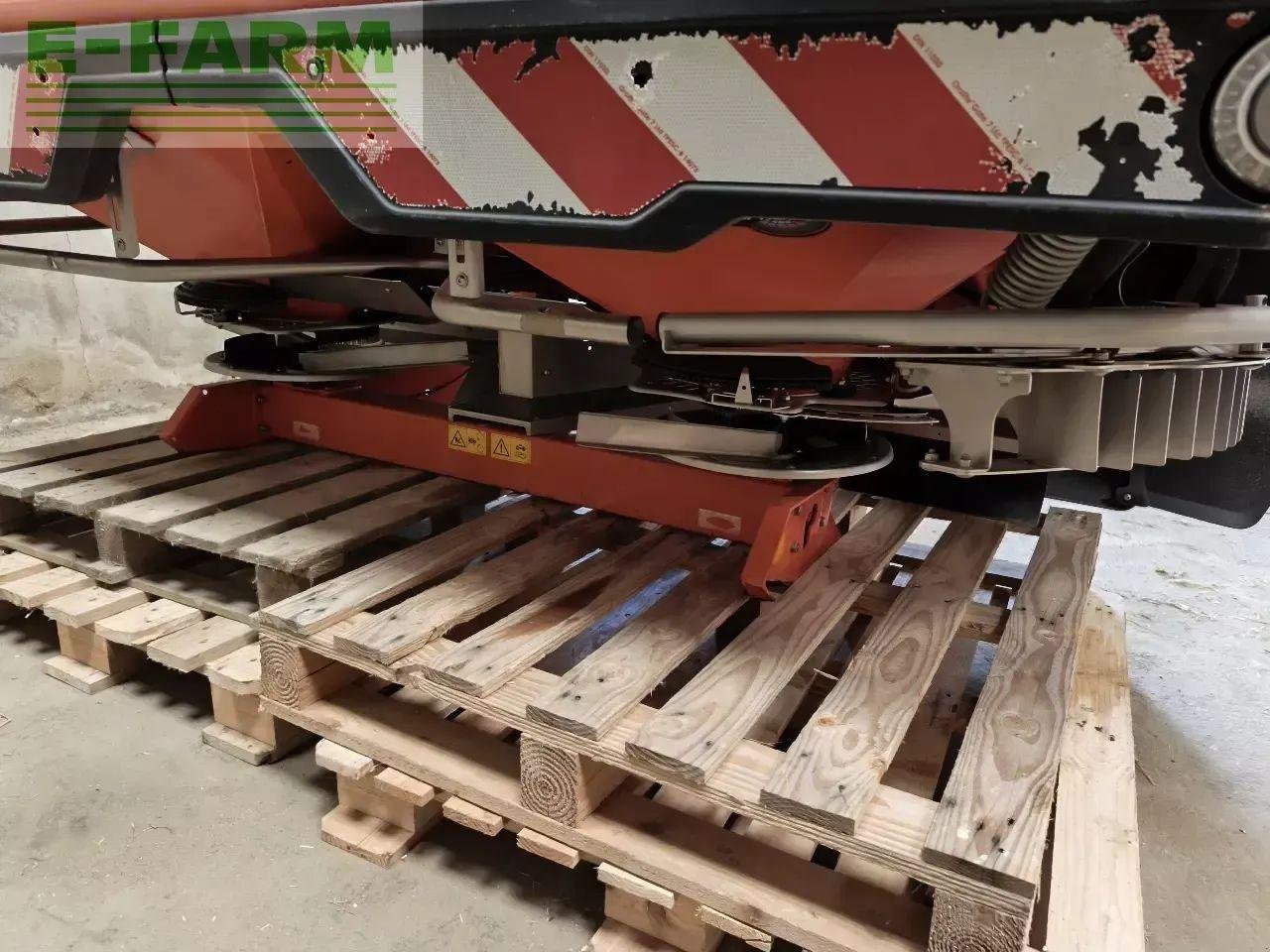 Düngerstreuer типа Kuhn axis 40.2 m-emc, Gebrauchtmaschine в CHAUVONCOURT (Фотография 3)