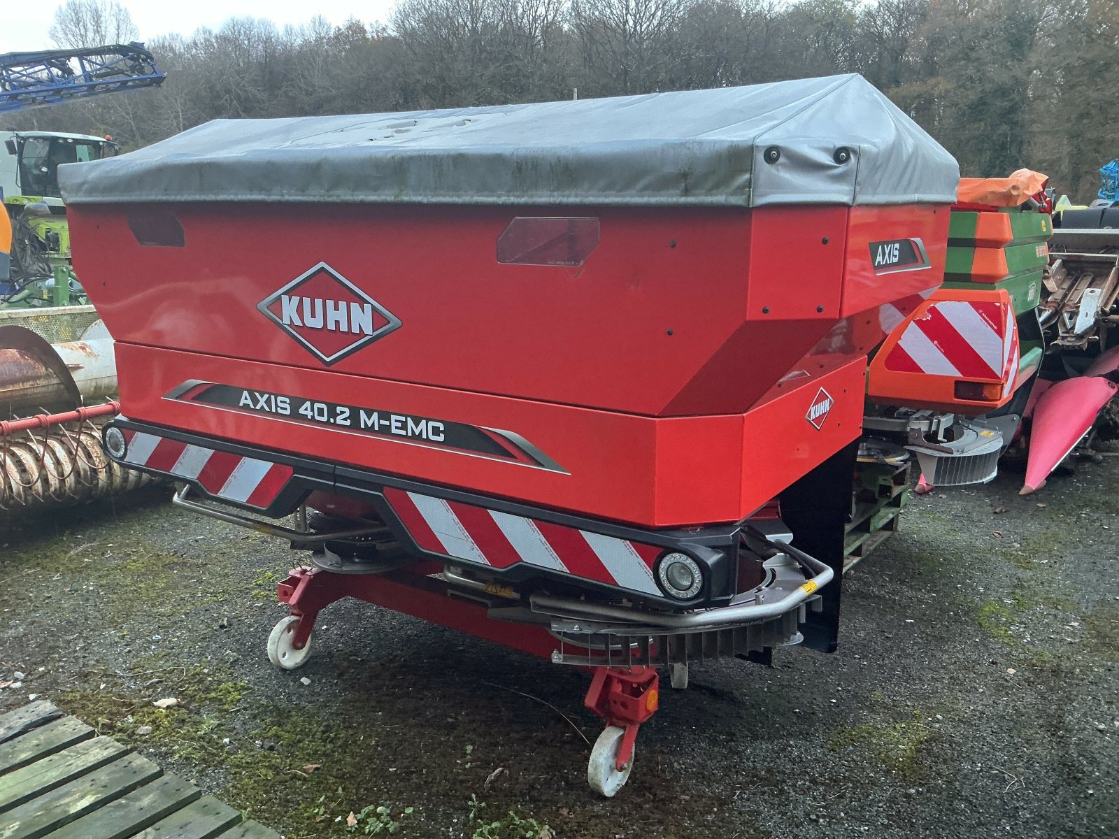 Düngerstreuer del tipo Kuhn AXIS 40.2, Gebrauchtmaschine In ST CLEMENT DE LA PLACE (Immagine 2)