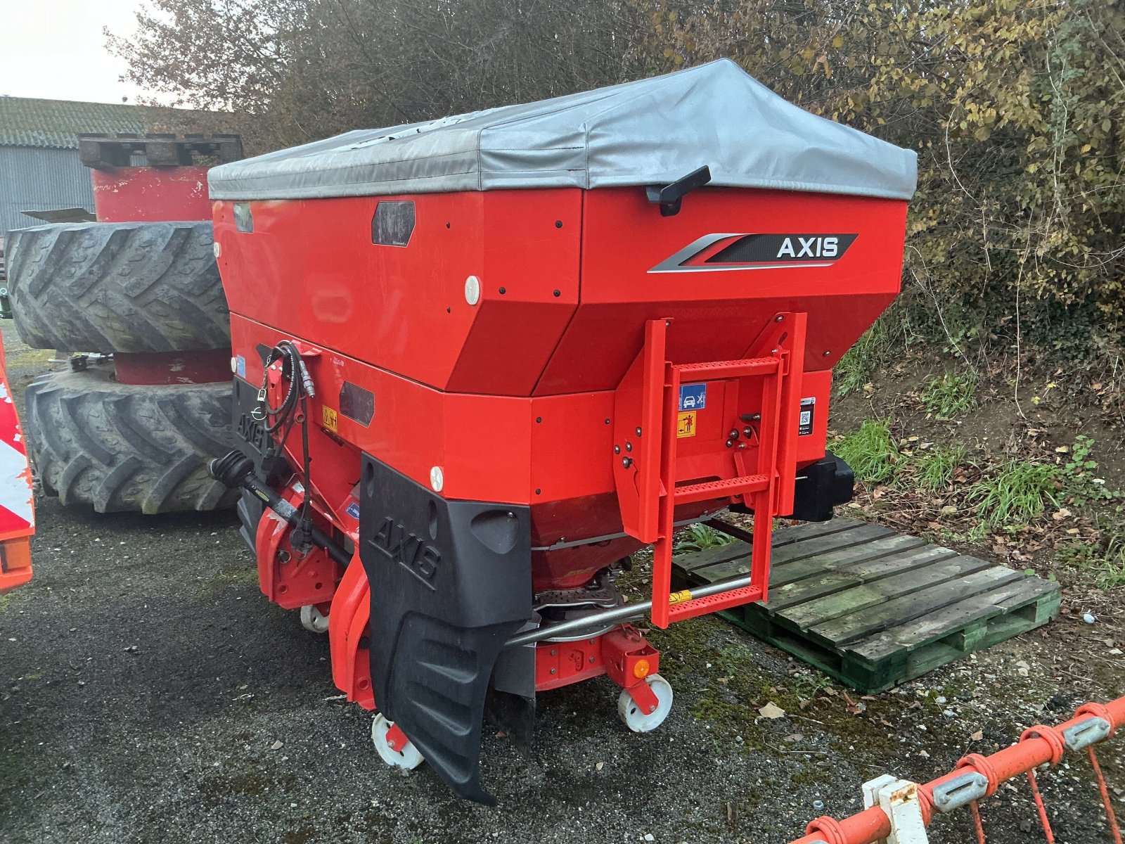 Düngerstreuer del tipo Kuhn AXIS 40.2, Gebrauchtmaschine In ST CLEMENT DE LA PLACE (Immagine 3)