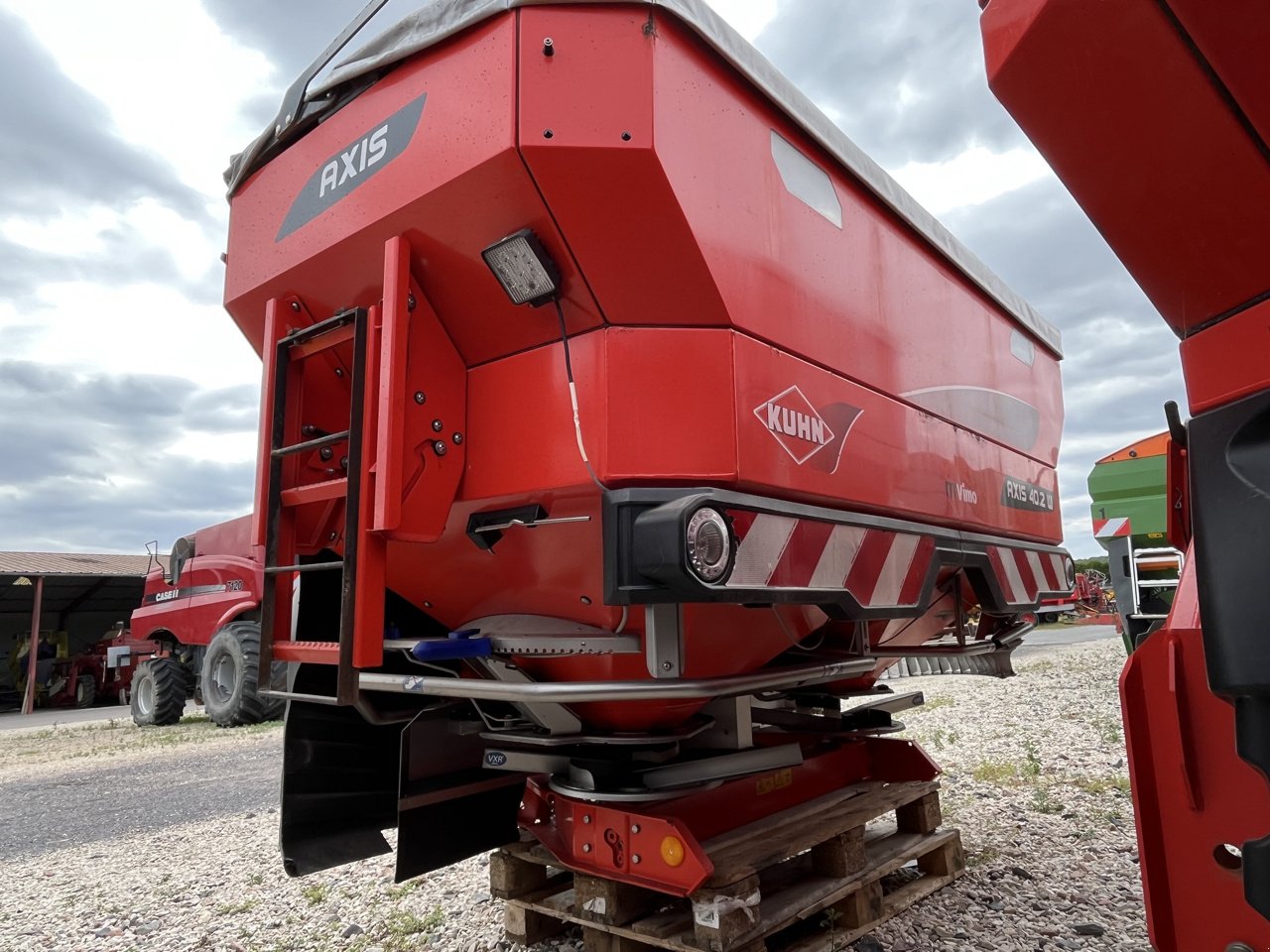 Düngerstreuer des Typs Kuhn Axis 40.2W, Gebrauchtmaschine in VERT TOULON (Bild 2)