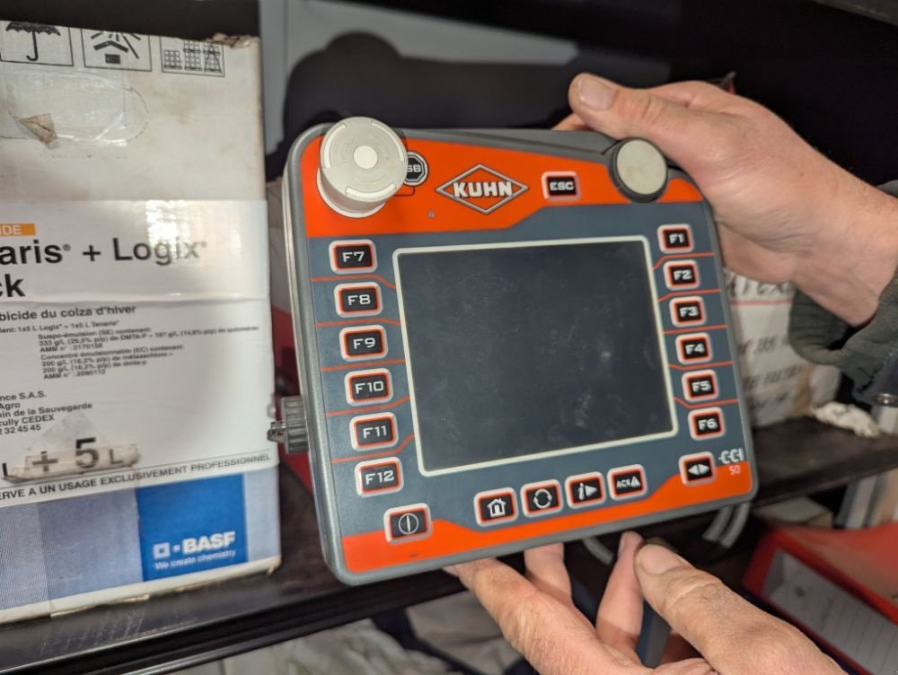 Düngerstreuer typu Kuhn AXIS 50.2 H-EMCW, Gebrauchtmaschine v FRESNAY LE COMTE (Obrázek 8)