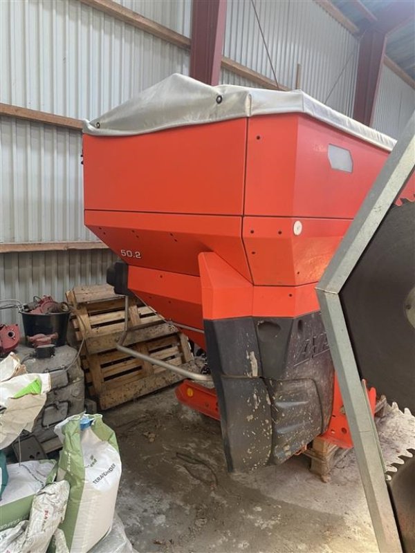 Düngerstreuer от тип Kuhn Axis H 50.2 EMC+W årg. 2017., Gebrauchtmaschine в øster ulslev (Снимка 2)