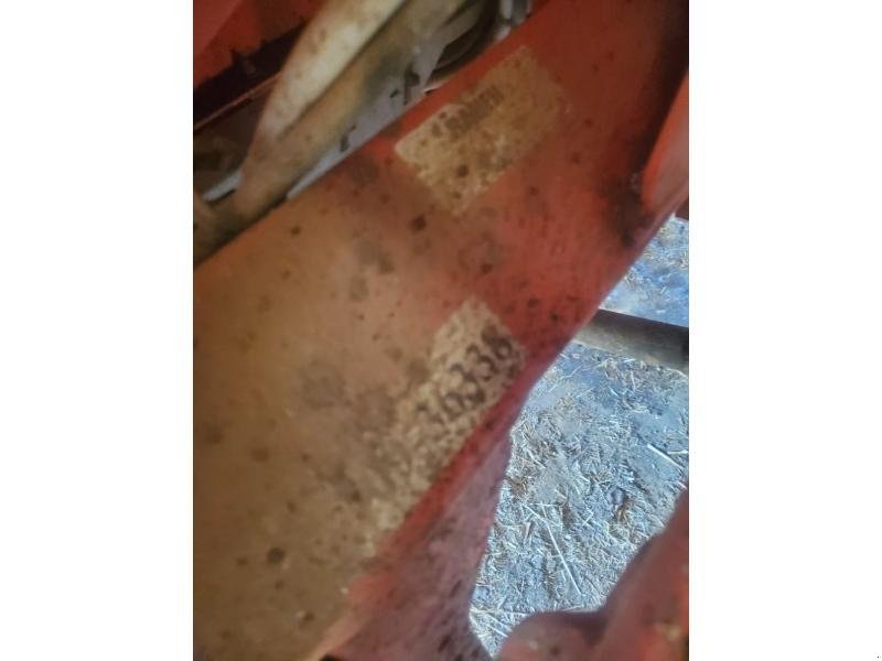 Düngerstreuer of the type Kuhn AXIS40.1WT25, Gebrauchtmaschine in BRAY en Val (Picture 4)