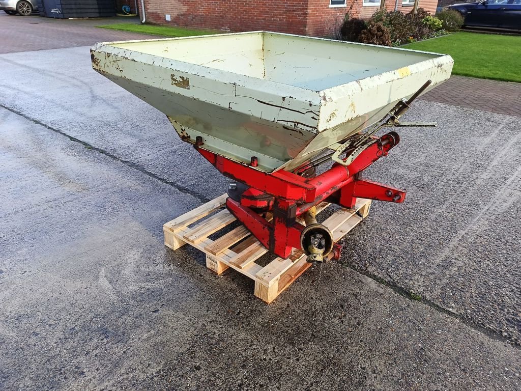 Düngerstreuer от тип Kuhn COMETE ZS 800N, Gebrauchtmaschine в MARIENHEEM (Снимка 6)