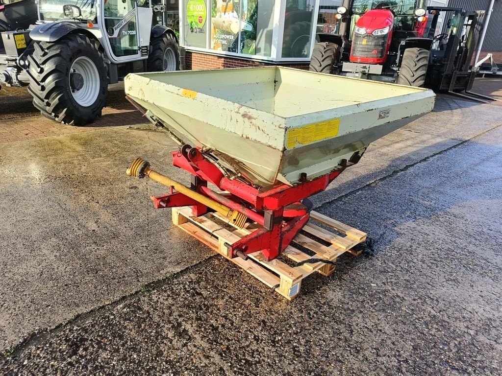 Düngerstreuer от тип Kuhn COMETE ZS 800N, Gebrauchtmaschine в MARIENHEEM (Снимка 4)