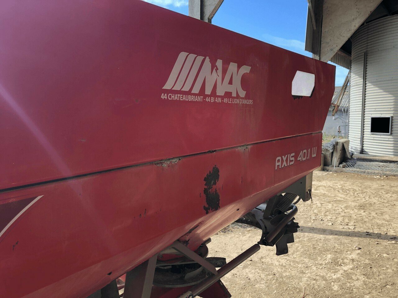 Düngerstreuer of the type Kuhn DISTRIBUTEUR AXIS 40.1, Gebrauchtmaschine in ST CLEMENT DE LA PLACE (Picture 6)