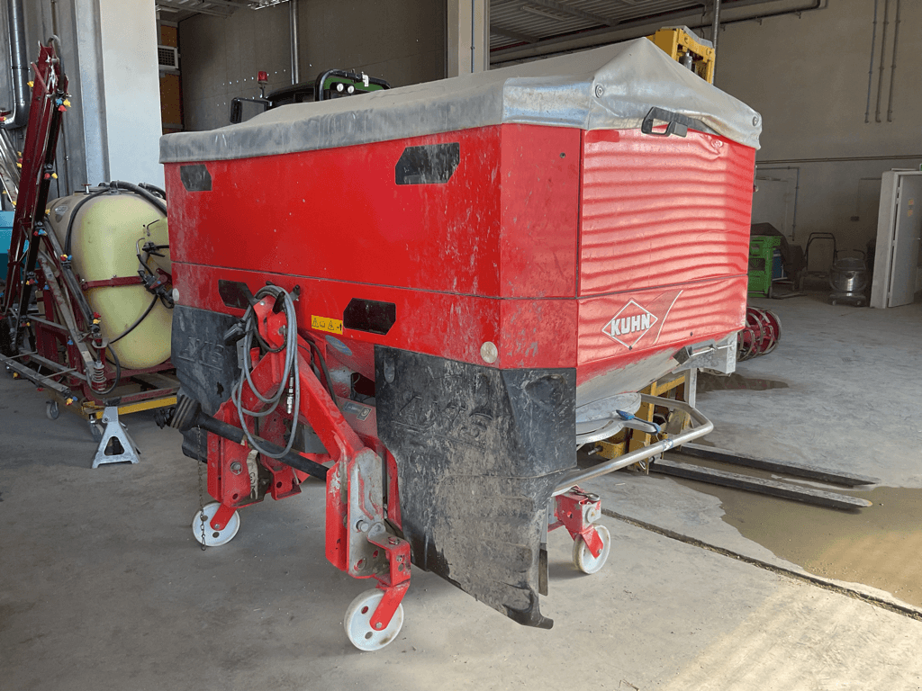 Düngerstreuer типа Kuhn DISTRIBUTEUR D'ENGRAIS, Gebrauchtmaschine в SAINT ANDIOL (Фотография 3)
