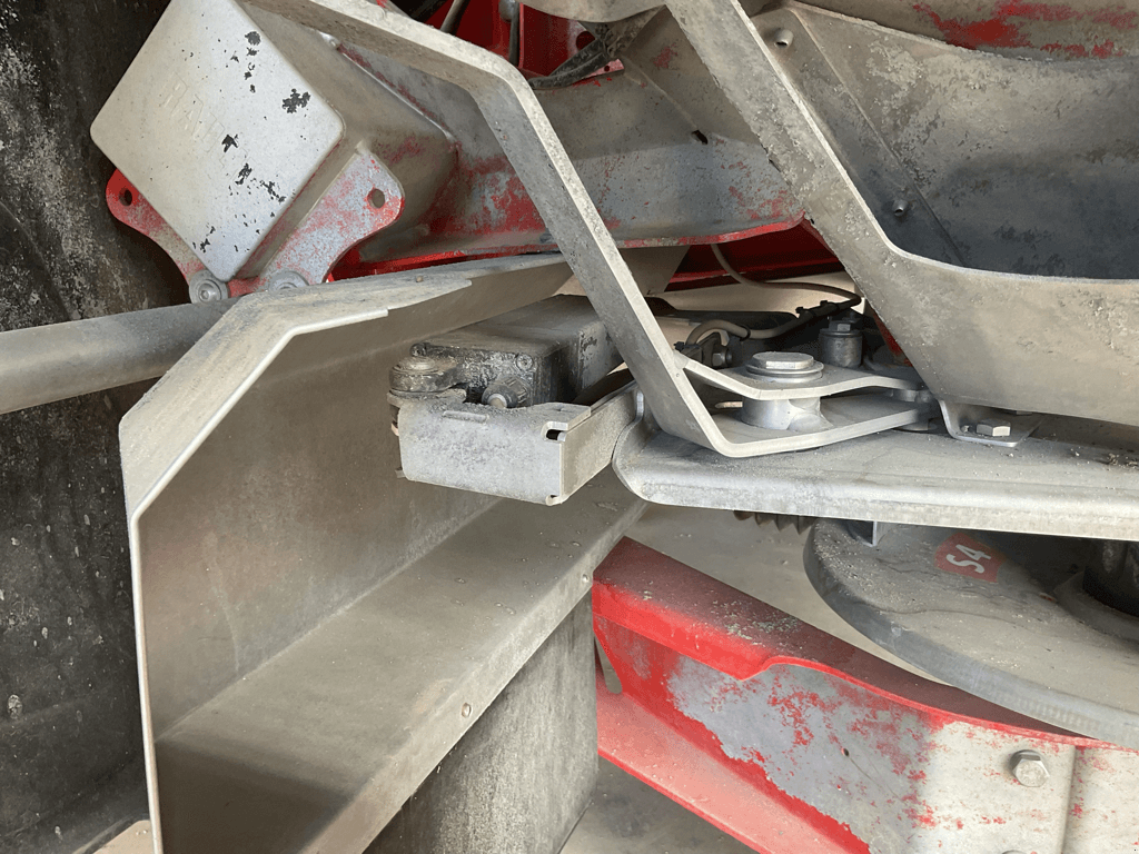 Düngerstreuer типа Kuhn DISTRIBUTEUR D'ENGRAIS, Gebrauchtmaschine в SAINT ANDIOL (Фотография 9)