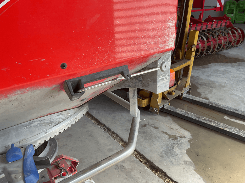 Düngerstreuer типа Kuhn DISTRIBUTEUR D'ENGRAIS, Gebrauchtmaschine в SAINT ANDIOL (Фотография 10)