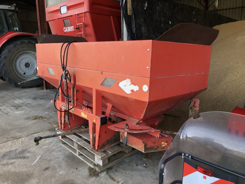 Düngerstreuer des Typs Kuhn MDS 1121, Gebrauchtmaschine in Val Mont (Bild 2)