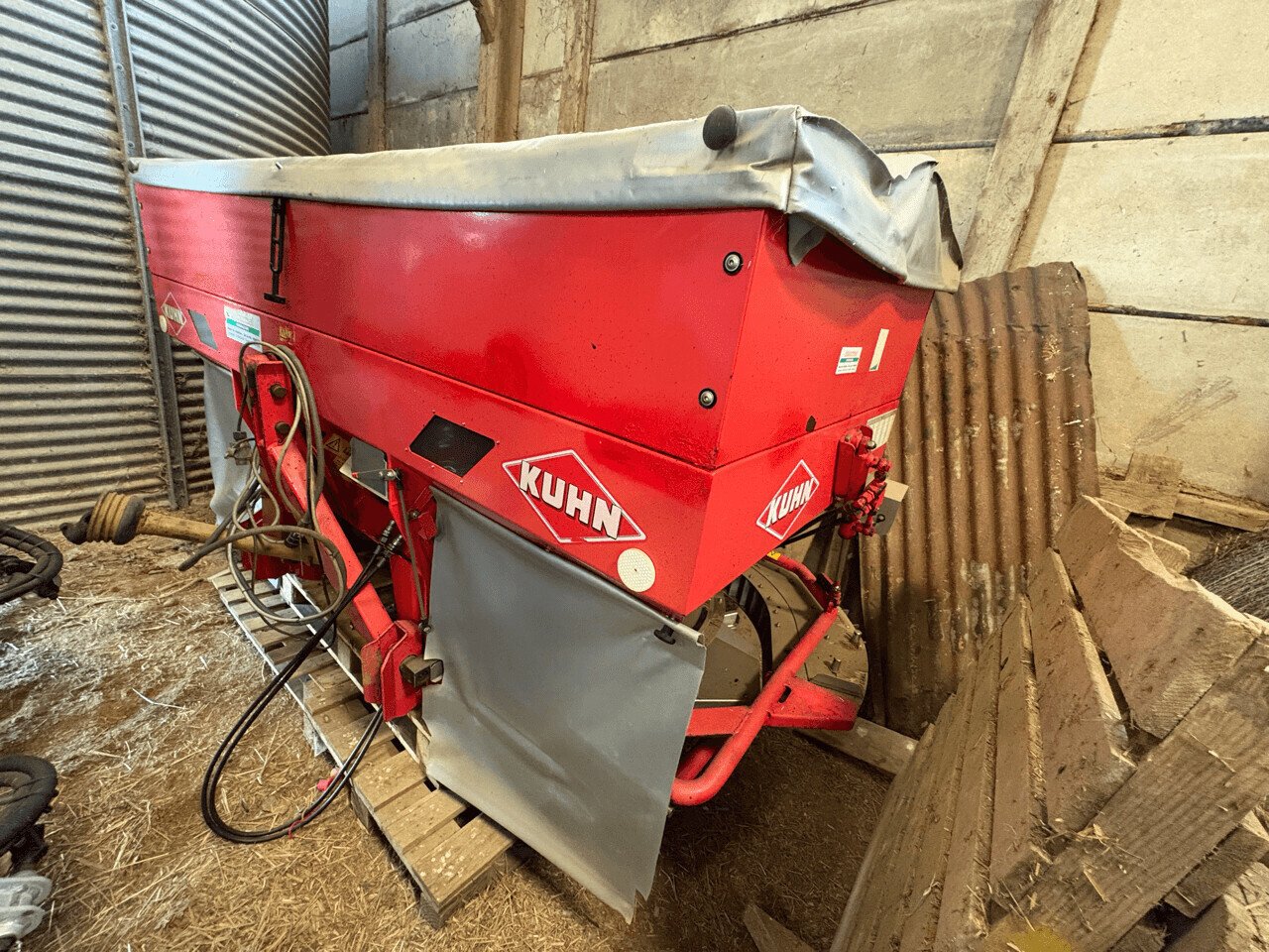 Düngerstreuer typu Kuhn MDS 1141, Gebrauchtmaschine v PONTIVY (Obrázek 1)