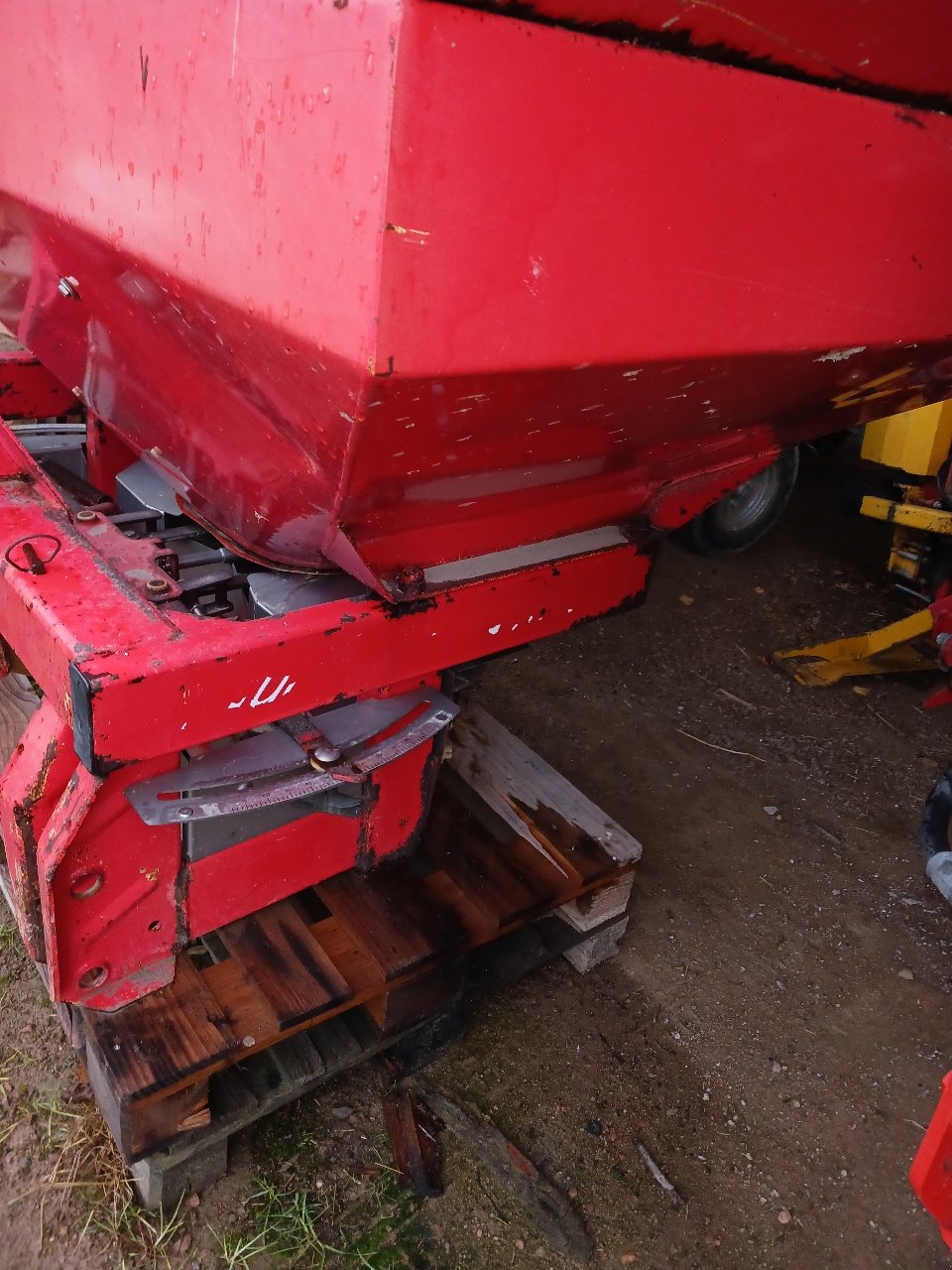 Düngerstreuer typu Kuhn Mds 922, Gebrauchtmaschine w SAINT HILAIRE EN MORVAN (Zdjęcie 3)