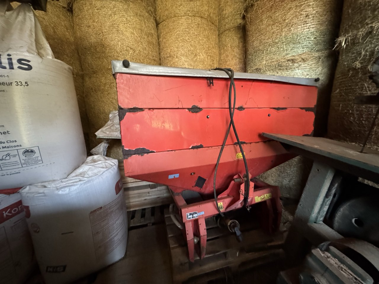 Düngerstreuer des Typs Kuhn MDS 932, Gebrauchtmaschine in Saint-Nabord (Bild 1)