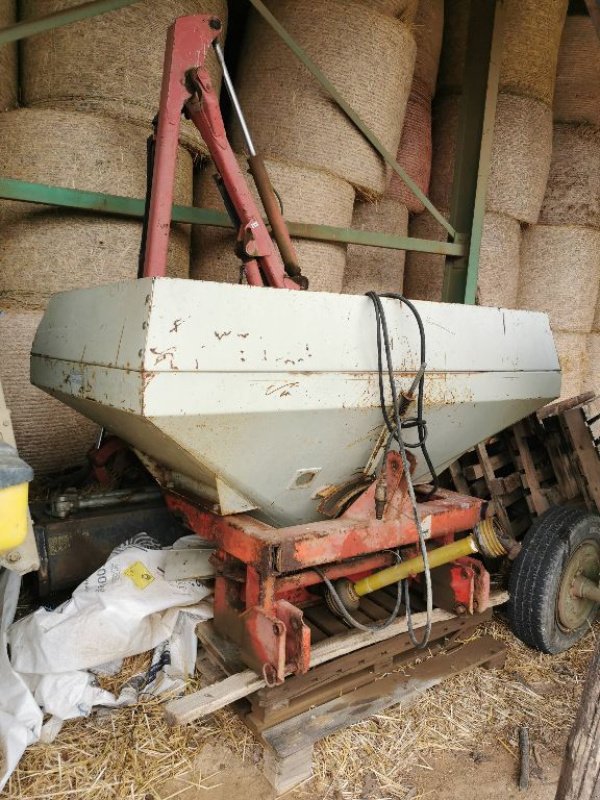 Düngerstreuer typu Kuhn ZSB, Gebrauchtmaschine v ST MARTIN EN HAUT (Obrázek 1)