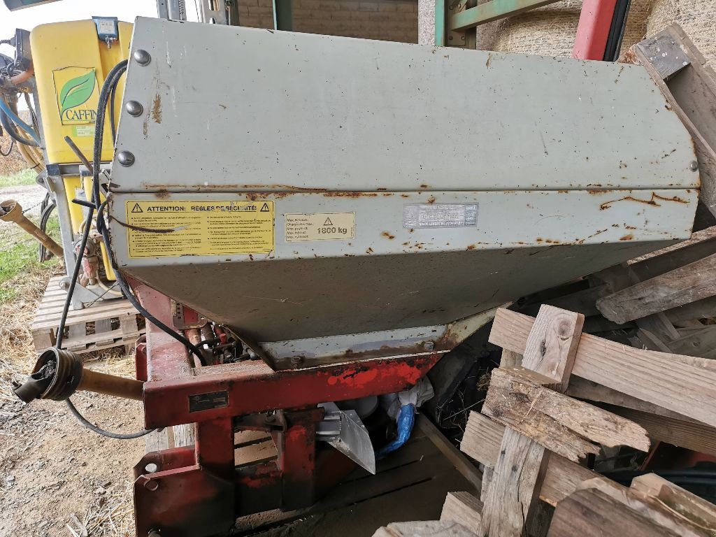 Düngerstreuer typu Kuhn ZSB, Gebrauchtmaschine v ST MARTIN EN HAUT (Obrázek 3)