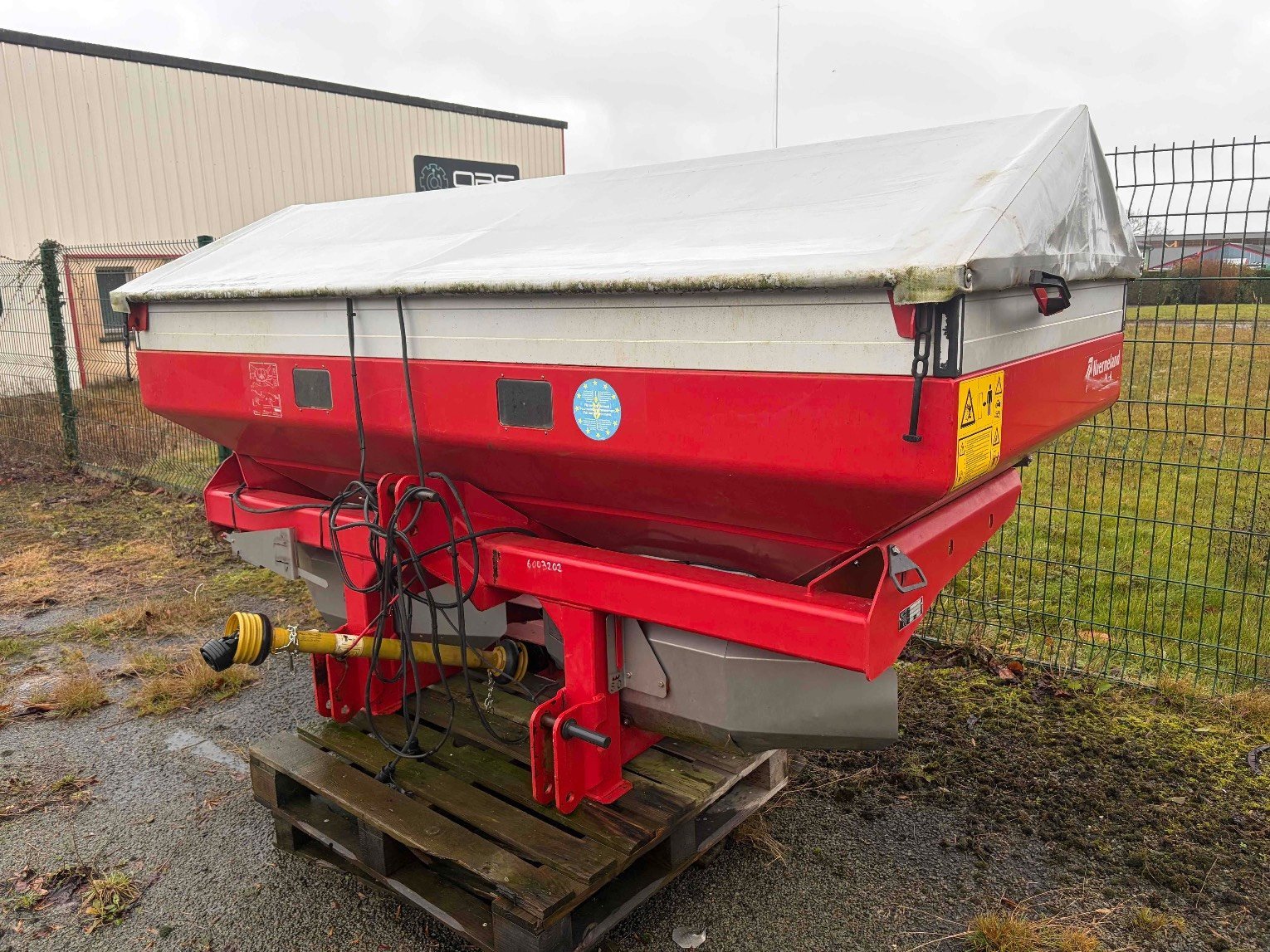 Düngerstreuer типа Kverneland Distributeur d'engrais [NON DEFINI] Kverneland, Gebrauchtmaschine в SAINT CLAIR SUR ELLE (Фотография 4)