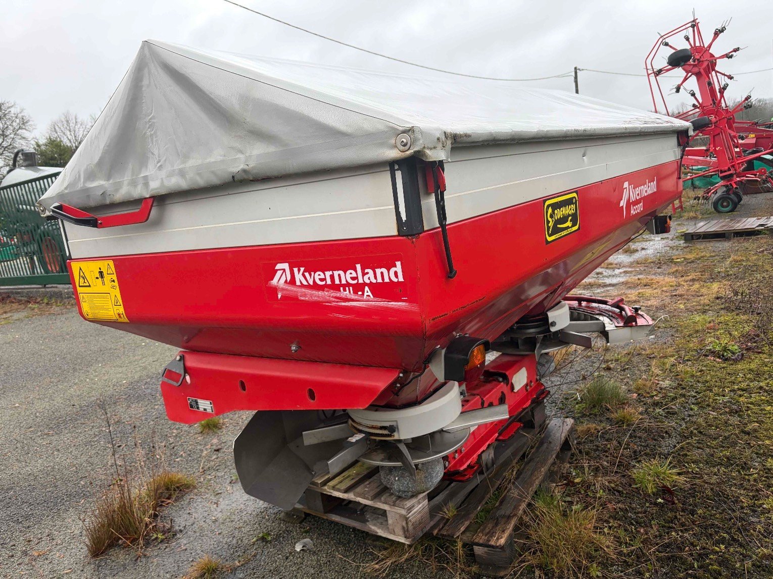 Düngerstreuer типа Kverneland Distributeur d'engrais [NON DEFINI] Kverneland, Gebrauchtmaschine в SAINT CLAIR SUR ELLE (Фотография 2)