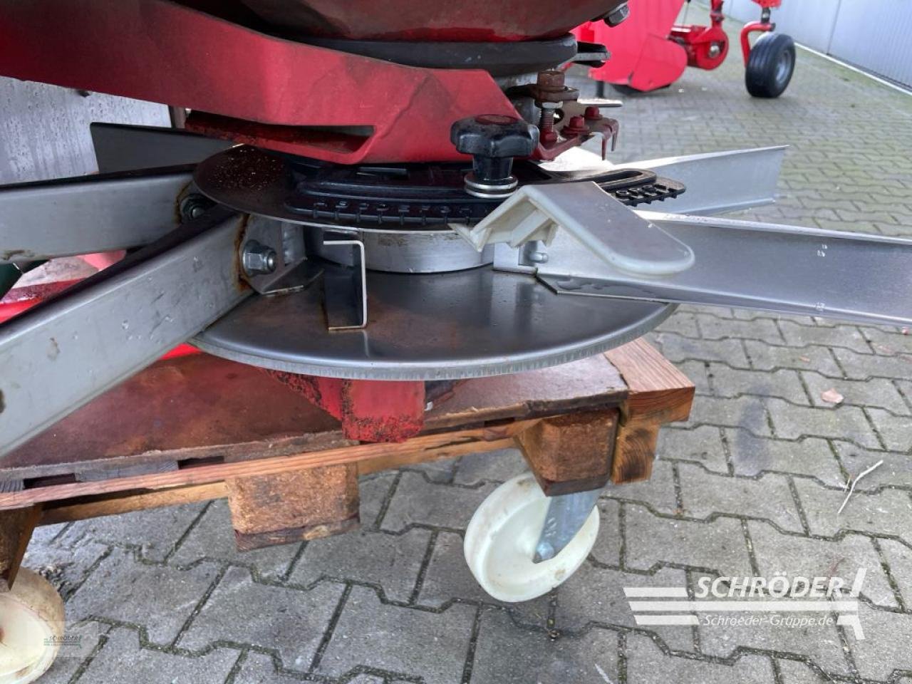 Düngerstreuer of the type Kverneland DS XL 3000, Gebrauchtmaschine in Wildeshausen (Picture 10)