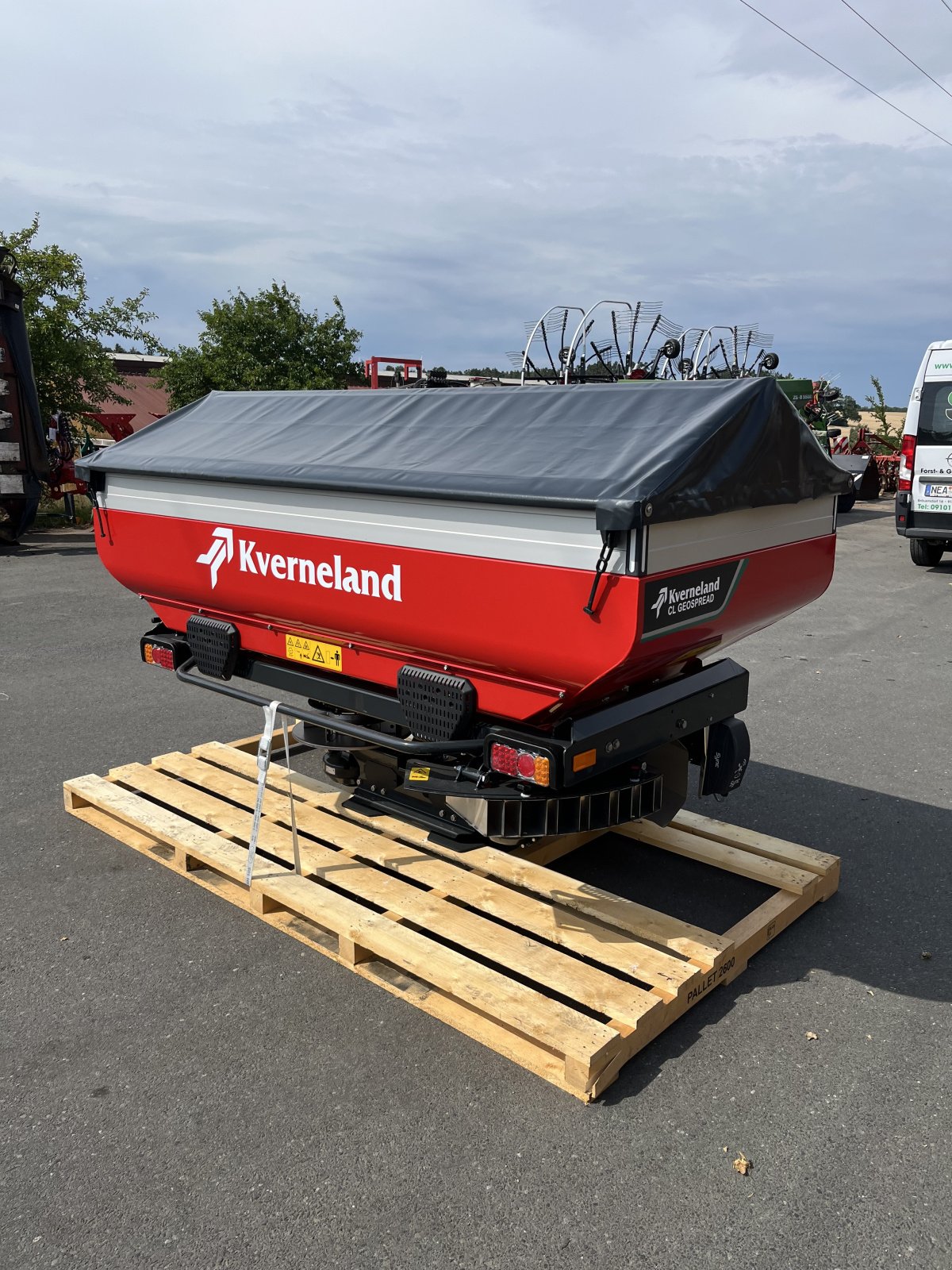 Düngerstreuer of the type Kverneland Exacata CL Geospread, Neumaschine in Hagenbüchach (Picture 1)