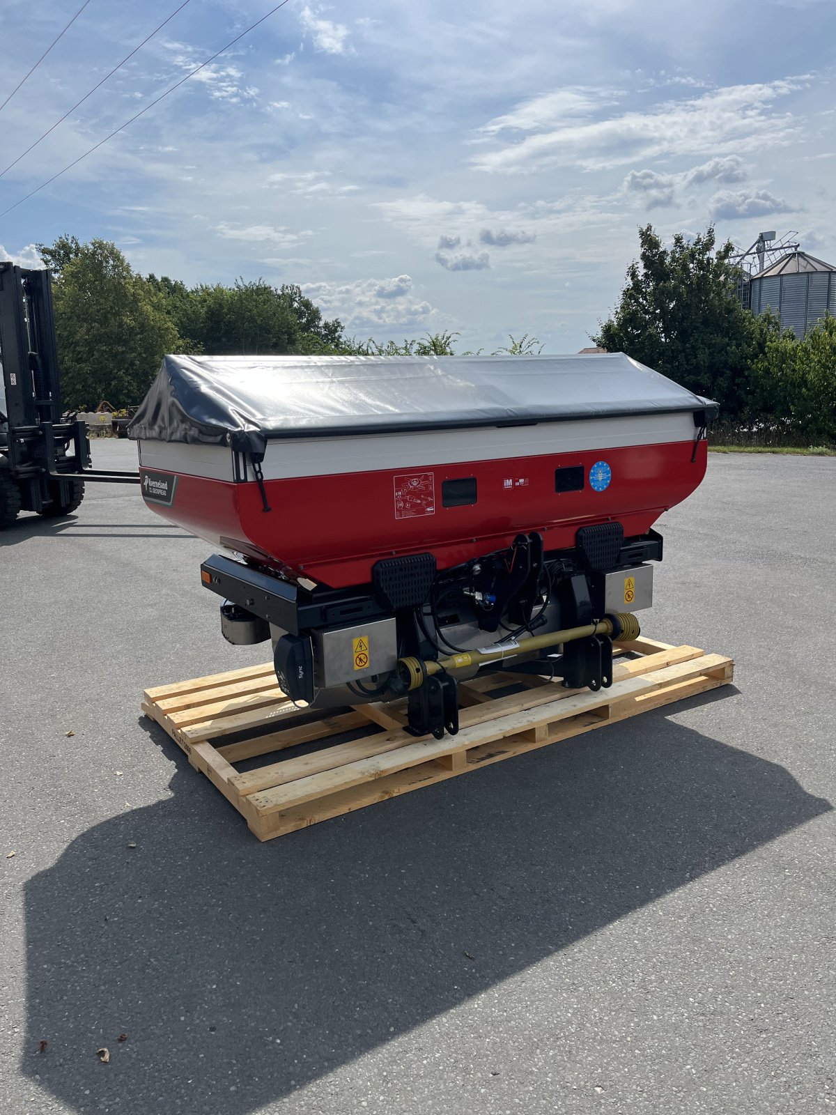 Düngerstreuer of the type Kverneland Exacata CL Geospread, Neumaschine in Hagenbüchach (Picture 2)