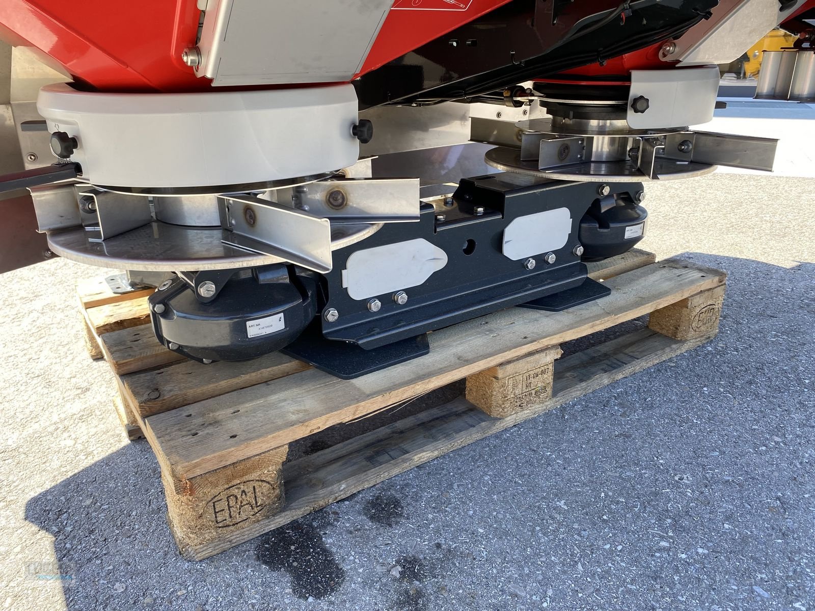 Düngerstreuer des Typs Kverneland EXACTA CL, Neumaschine in Niederkappel (Bild 3)