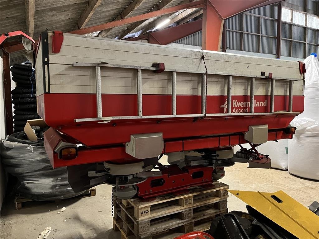 Düngerstreuer des Typs Kverneland Exacta TL Med vejeceller, kantspredning, presenning og nye spredevinger., Gebrauchtmaschine in Sakskøbing (Bild 3)