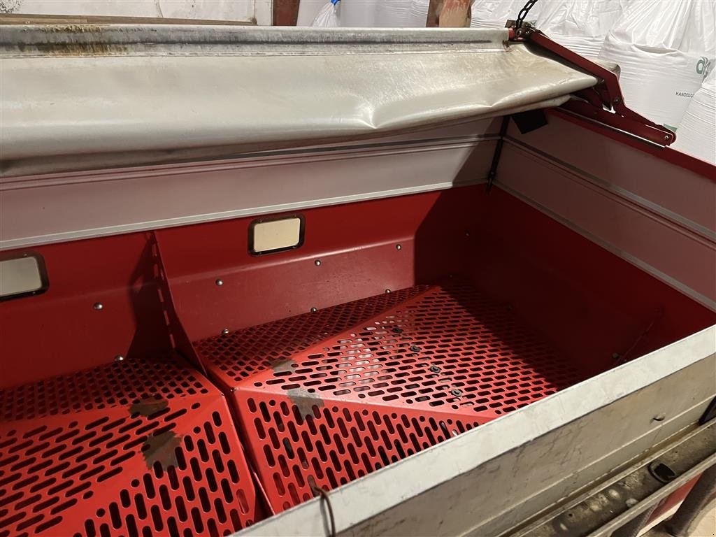 Düngerstreuer des Typs Kverneland Exacta TL Med vejeceller, kantspredning, presenning og nye spredevinger., Gebrauchtmaschine in Sakskøbing (Bild 4)