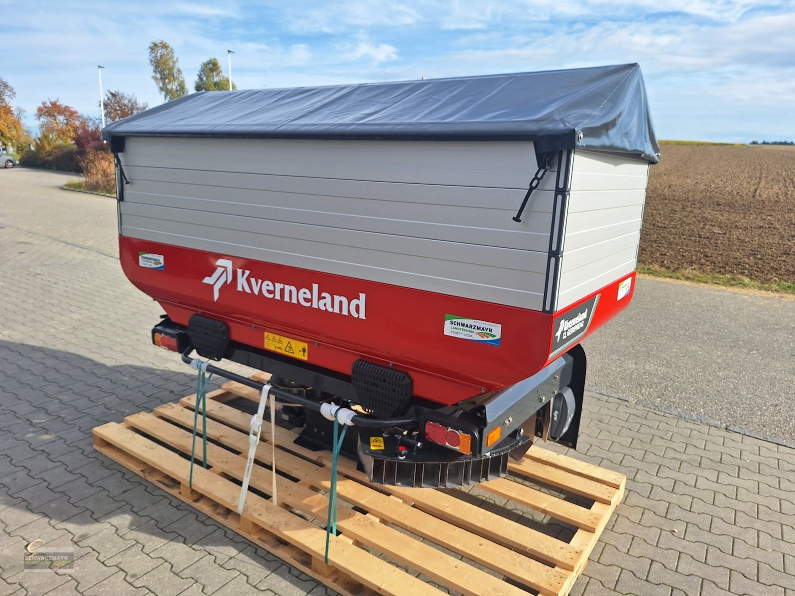 Düngerstreuer of the type Kverneland Geospread 1300 G3 CL, Neumaschine in Aurolzmünster (Picture 4)