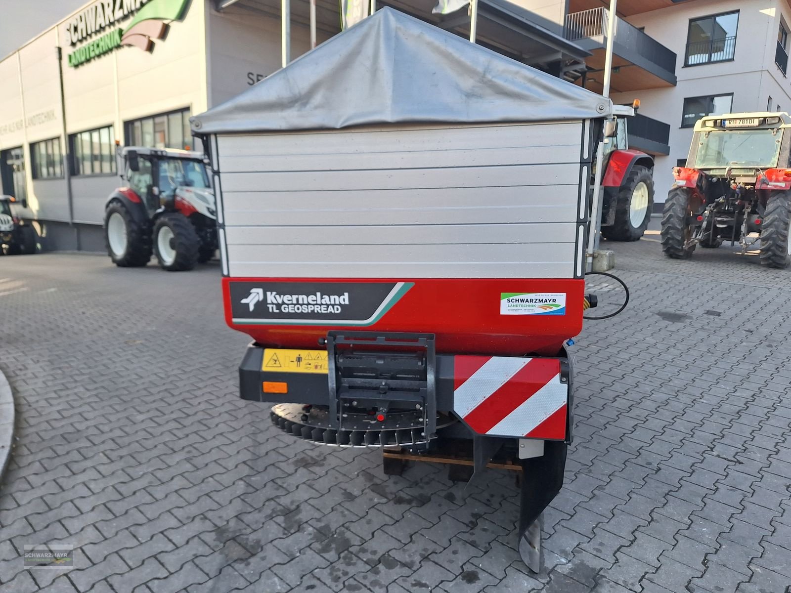 Düngerstreuer des Typs Kverneland Geospread 1500 G3, Neumaschine in Aurolzmünster (Bild 2)