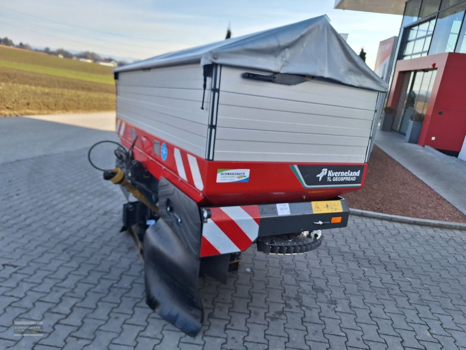 Düngerstreuer des Typs Kverneland Geospread 1500 G3, Neumaschine in Aurolzmünster (Bild 8)