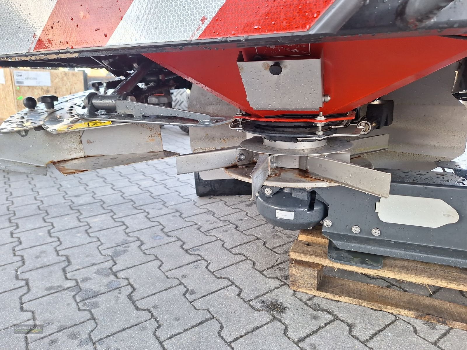 Düngerstreuer des Typs Kverneland Geospread 1500 G3, Neumaschine in Aurolzmünster (Bild 13)