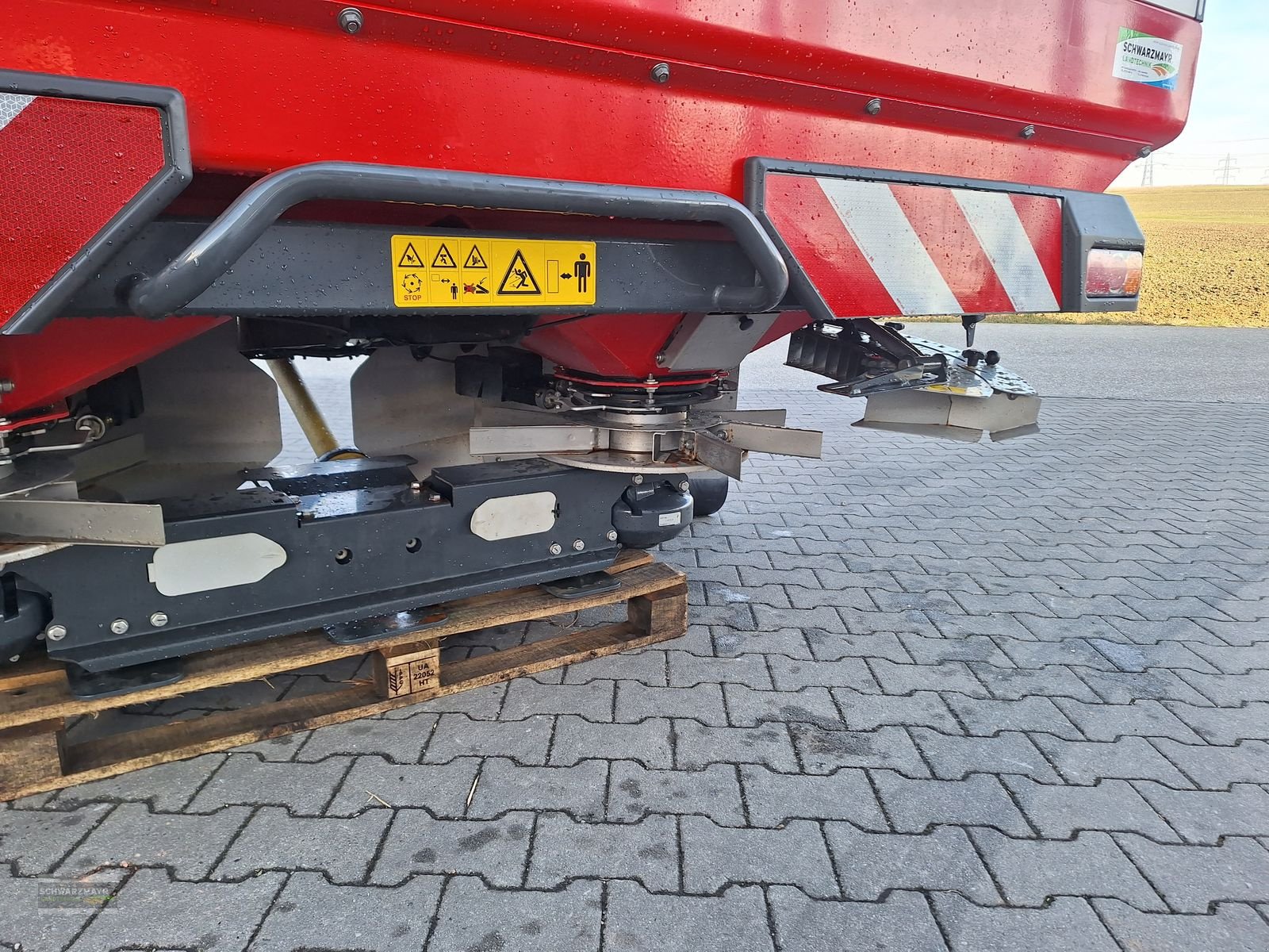 Düngerstreuer des Typs Kverneland Geospread 1500 G3, Neumaschine in Aurolzmünster (Bild 12)