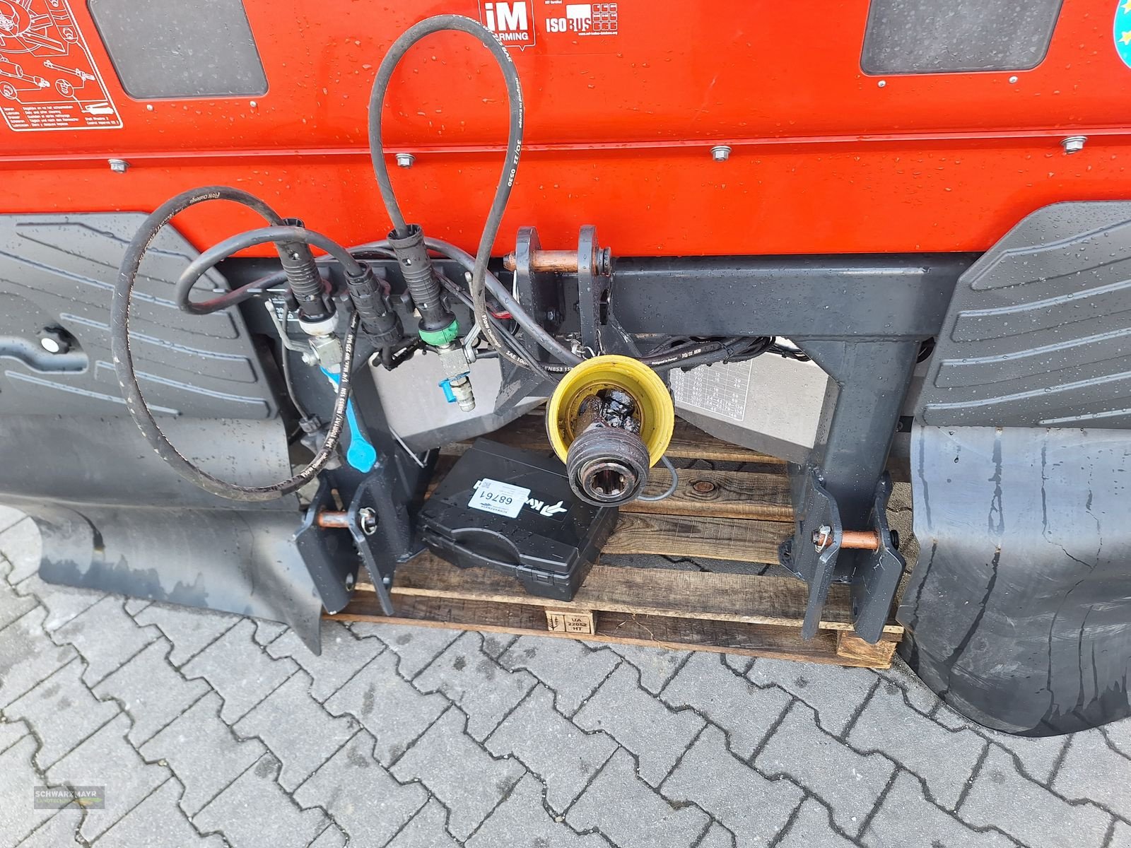 Düngerstreuer des Typs Kverneland Geospread 1500 G3, Neumaschine in Aurolzmünster (Bild 9)