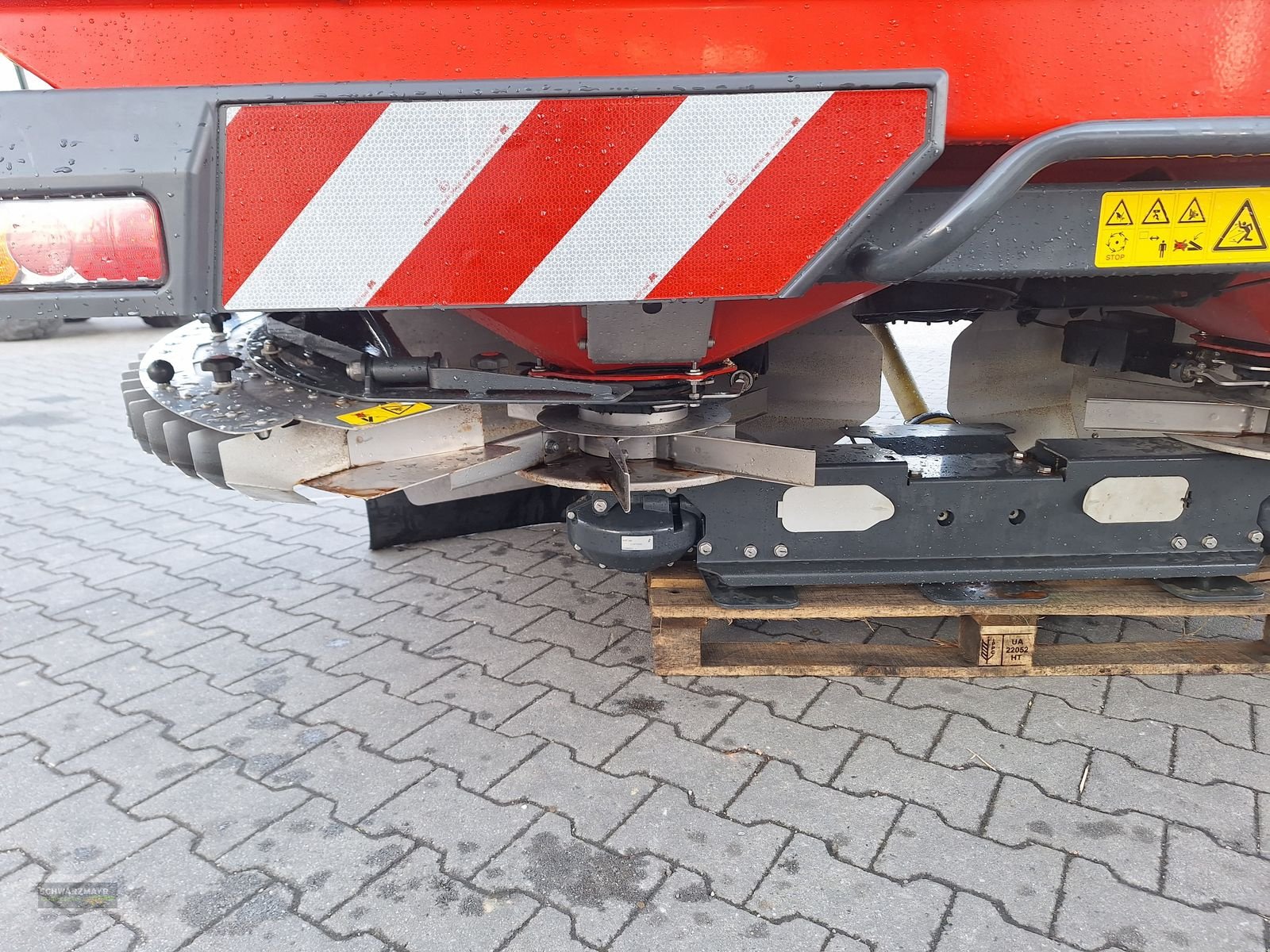 Düngerstreuer des Typs Kverneland Geospread 1500 G3, Neumaschine in Aurolzmünster (Bild 11)